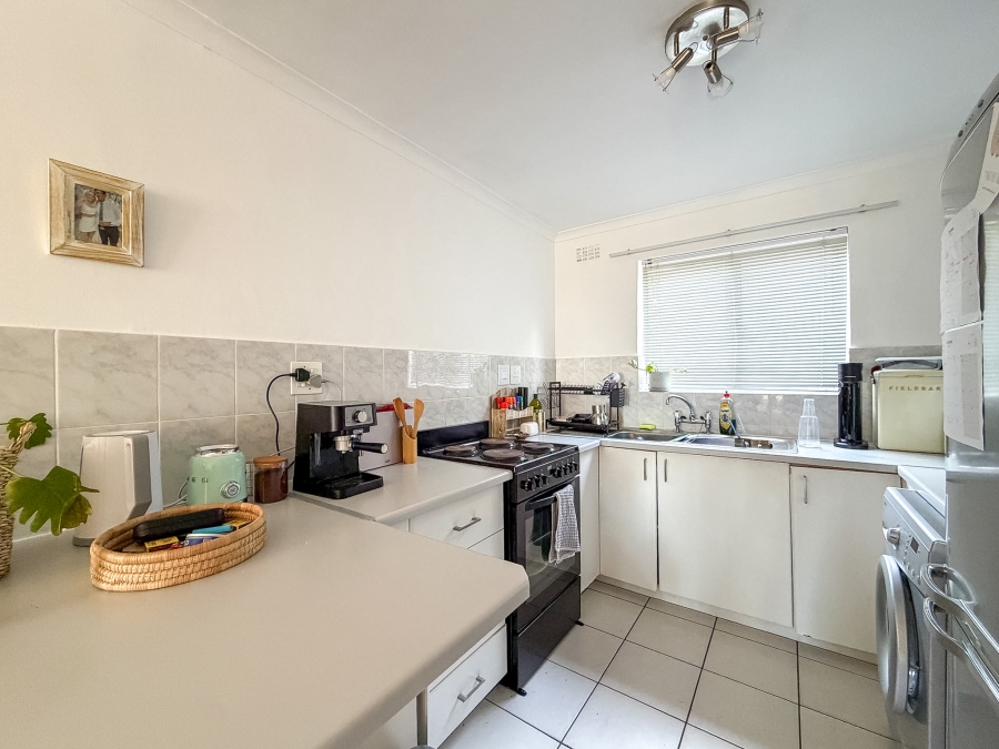 2 Bedroom Property for Sale in Vredehoek Western Cape